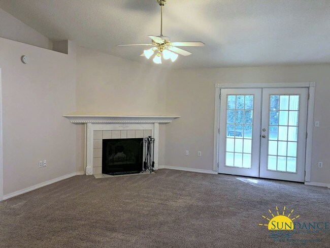 Building Photo - Great 3 Bedroom Home in Crestview