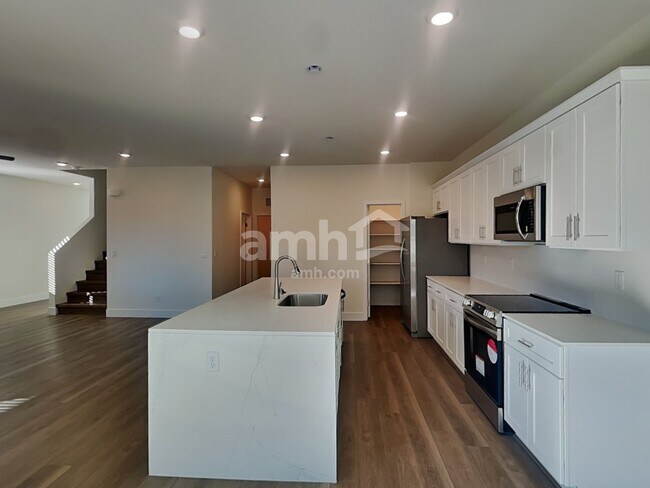 Building Photo - 8935 Dwarf Chin Ave