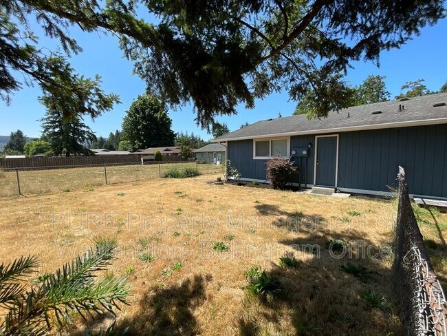 Building Photo - 9119 Rainbow Ln