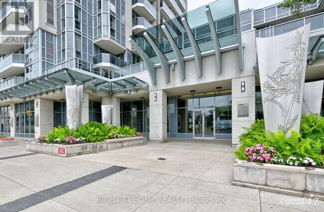 Photo du bâtiment - 5793 Yonge St