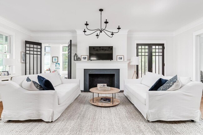 Building Photo - 1038 Forest Ave