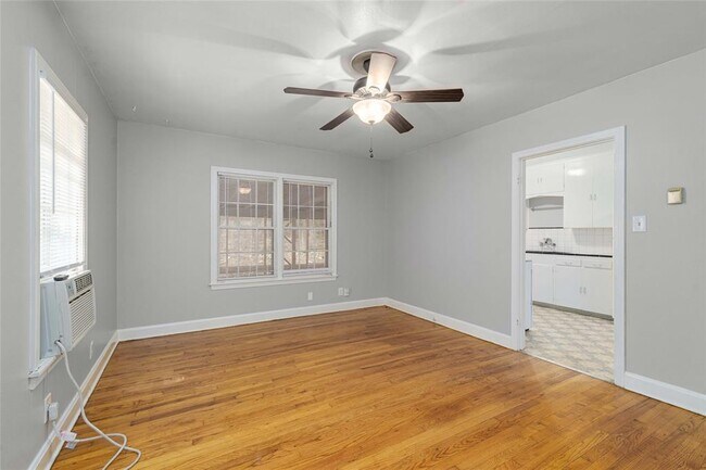 Building Photo - 1506 East Side Dr