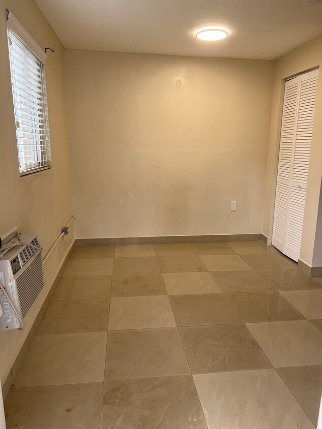 Foto del edificio - 1131 NE 170th St