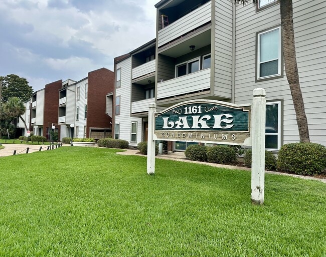 Photo - 1161 Lake Ave Townhome