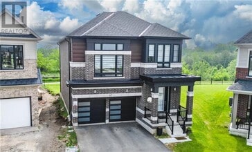 Building Photo - 67 Crossmore Cres