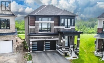 Building Photo - 67 Crossmore Cres