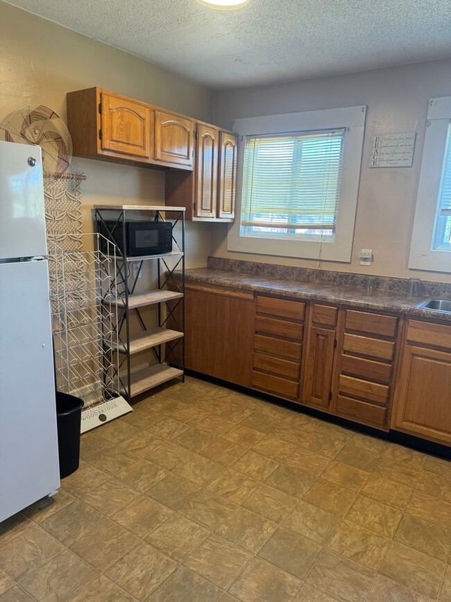 Building Photo - Knoxville 37914 - 2 bedroom, 1.5 Bath - Co...