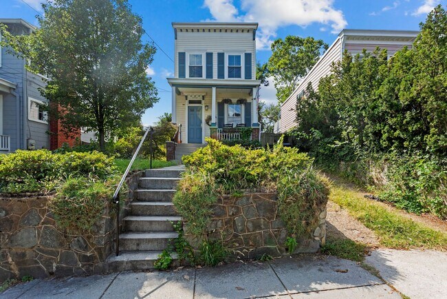 Building Photo - Available now! Recently Renovated // 4 Bed...