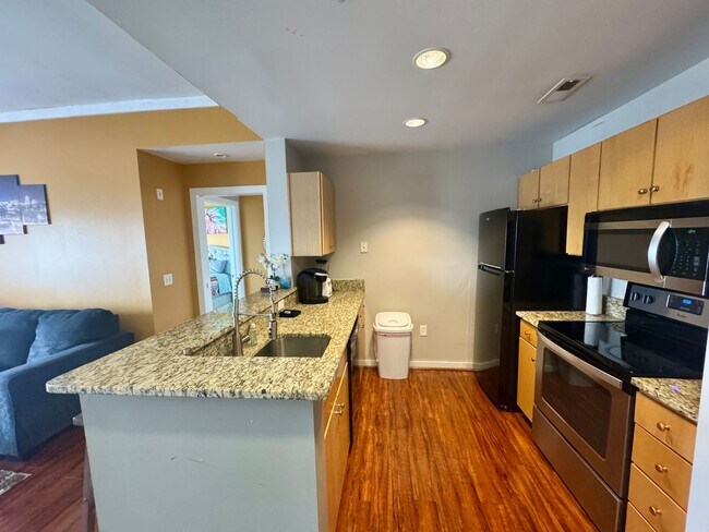 Building Photo - One Bedroom Furnished Condo in Uptown Char...