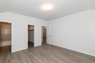 Building Photo - 8618 Middleton Oaks Cir