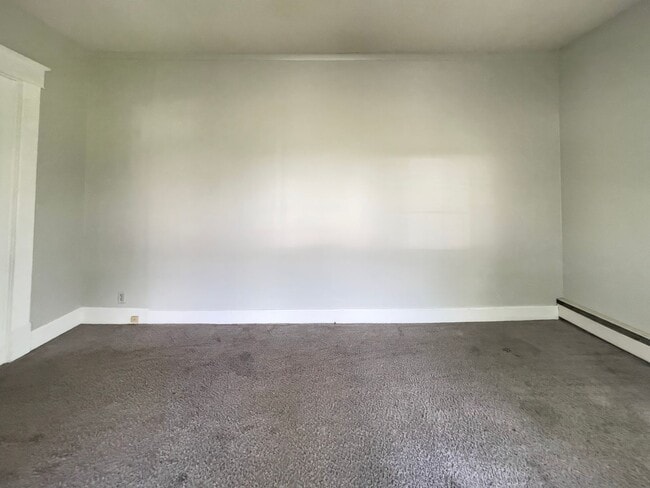 Building Photo - PRELEASING for AUGUST! Close to Campus