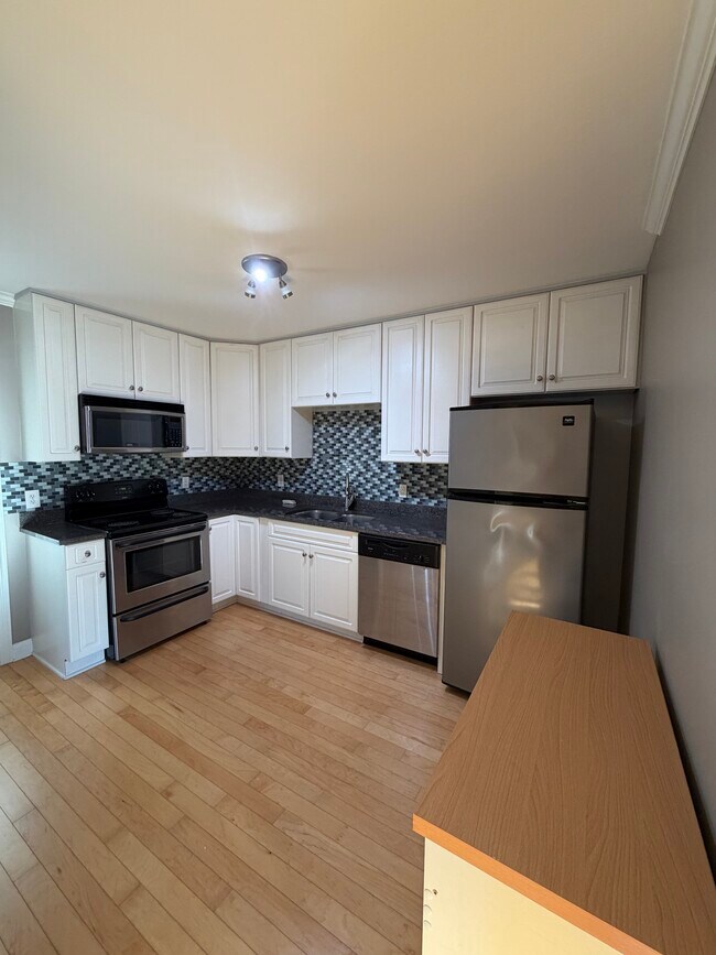 Foto del edificio - 1397 Broadview Ave