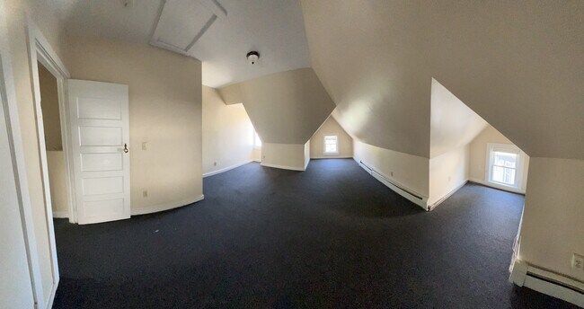 Building Photo - 11 Hickok Pl
