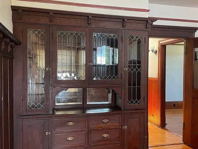 Foto del edificio - "Charming 1-Bedroom Oasis in the Heart of Berkeley – Perfect Location!"