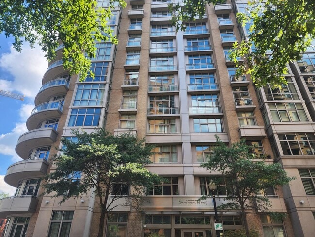 Building Photo - 811 4th St NW