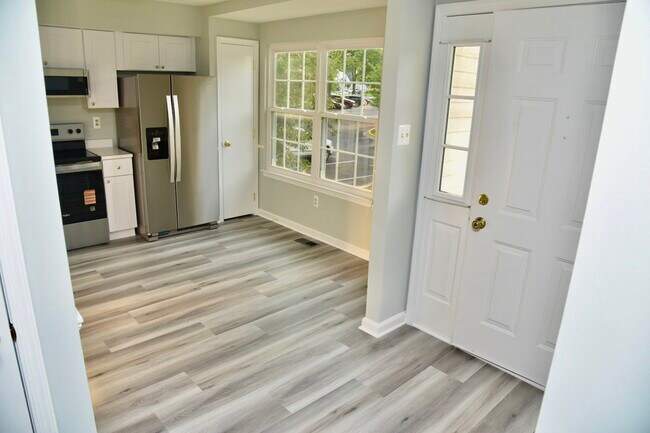 Foto del edificio - 6731 Sandpiper Ct