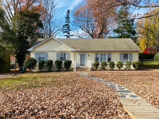 Building Photo - Beautifully Updated 3bdrm/2bth Ranch Style...