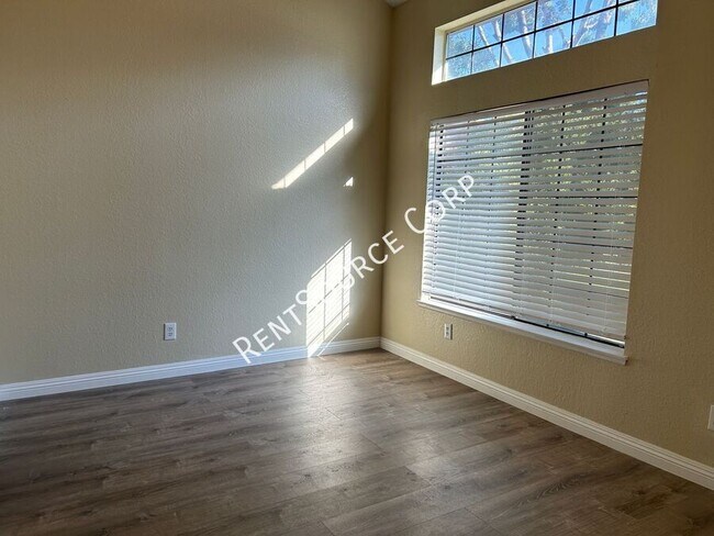 Building Photo - 4 bedroom, 2.5 bathroom home for rent in P...