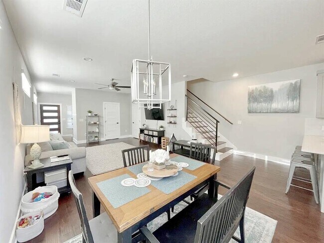 Foto del edificio - 6310 Porter St