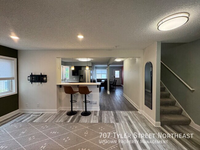 Foto del edificio - 707 Tyler St NE