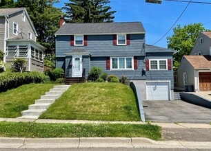Building Photo - 2727 Hall St