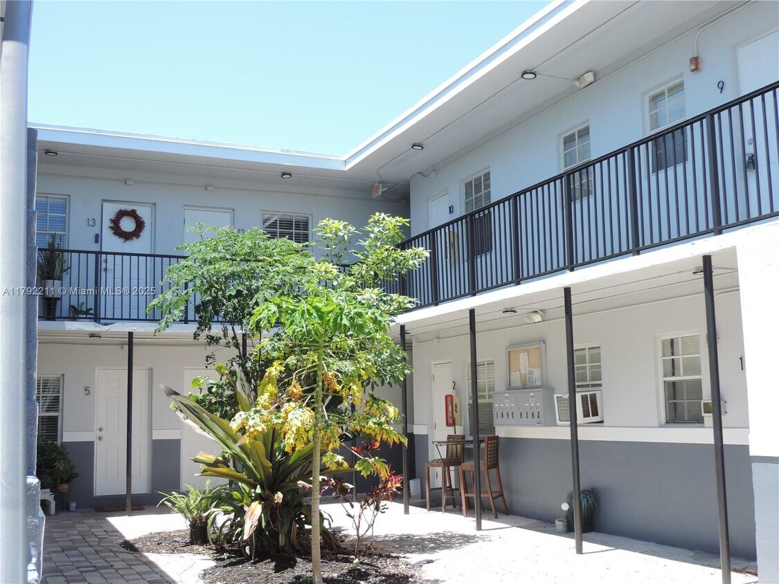 Foto principal - 3615 Thomas Ave