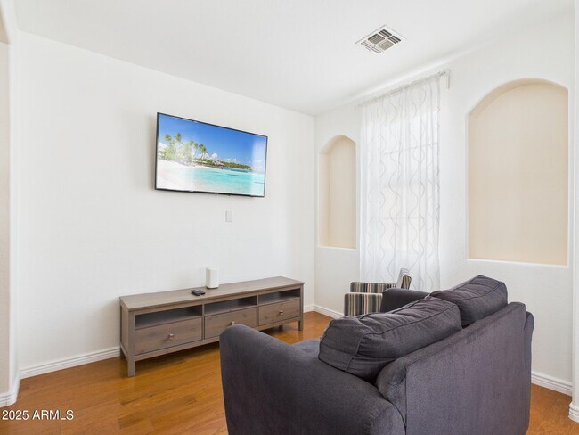 Foto del edificio - 2326 W Sleepy Ranch Rd