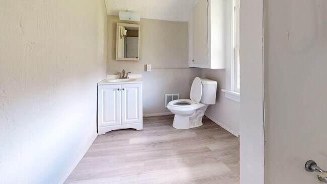 Foto del edificio - Beautiful 3 Bedroom 2 bathroom - Single Family Home