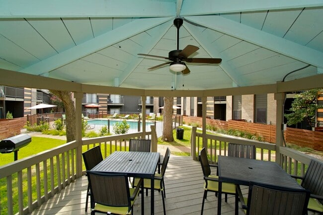 Building Photo - The Enclave