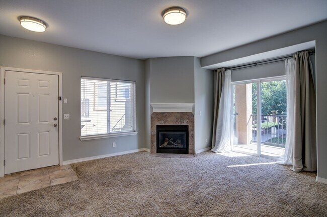 Foto del edificio - 2 bedroom Townhome w/Garage in Gated Commu...