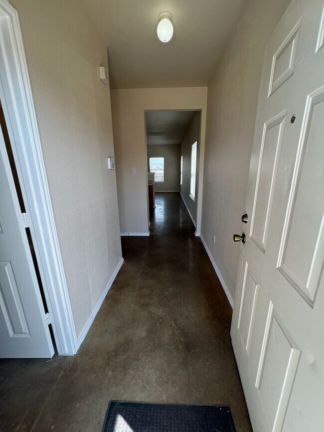 Building Photo - 7207 Golf Way