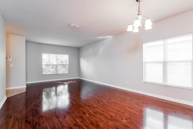 Building Photo - 7211 Wakeview Dr