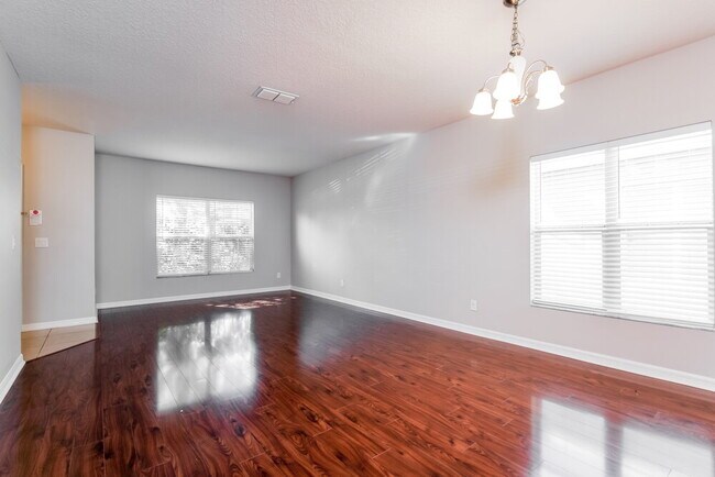 Foto del edificio - 7211 Wakeview Dr