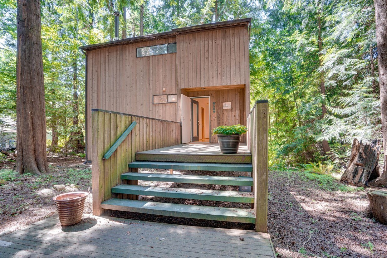 Primary Photo - Modern 2 bed 1 bath in Mukilteo single fam...