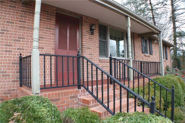 Building Photo - 12860 Cedar Cir