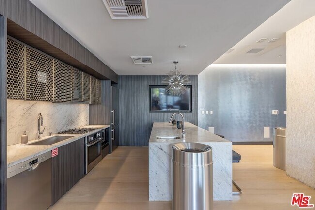 Foto del edificio - 1050 S Grand Ave