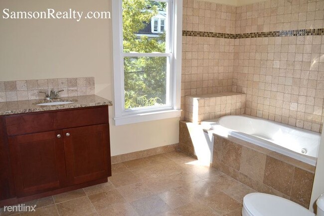 Building Photo - 1 br, 1 bath Condo - 64 Pitman St