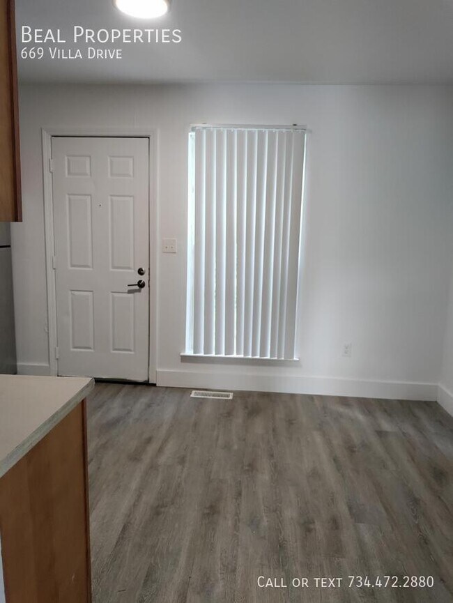 Building Photo - 669 Villa Dr
