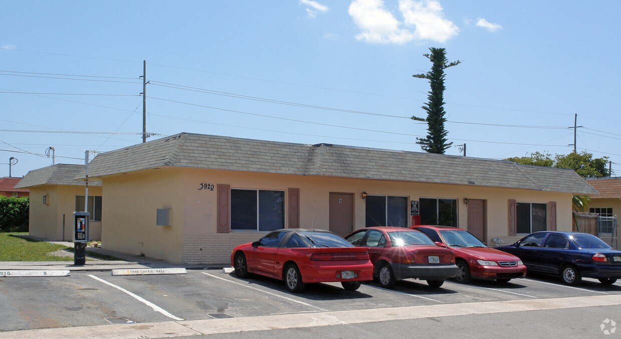Primary Photo - 3920 NW 31st Ter
