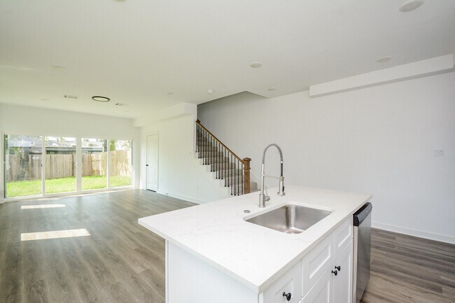 Foto del edificio - 4358 Clover St