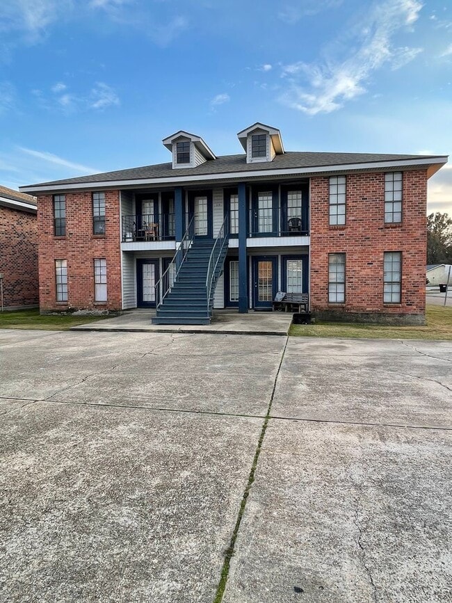 Building Photo - 113 Cantal Dr