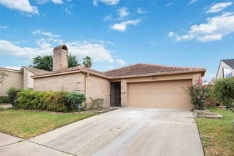 Building Photo - 14143 Hillvale Dr
