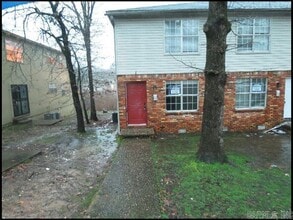 Building Photo - 1805 Sanford Dr