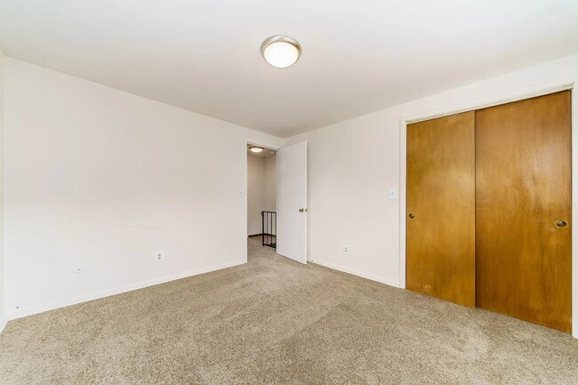 Foto del edificio - 889 N Meadows Ct