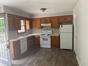 Building Photo - 208 Highland Park Dr