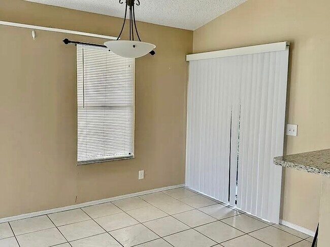 Building Photo - 2818 Stoneway Ln