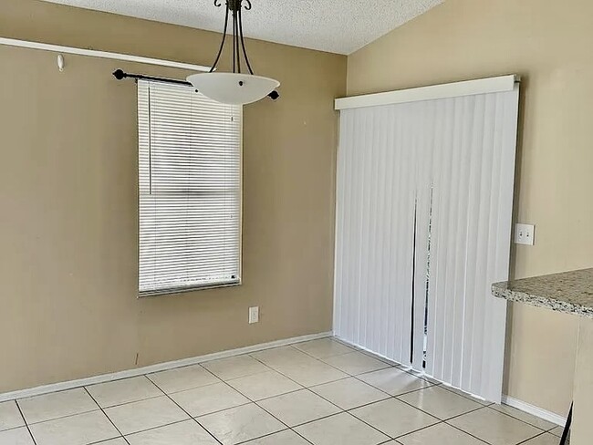 Foto del edificio - 2818 Stoneway Ln