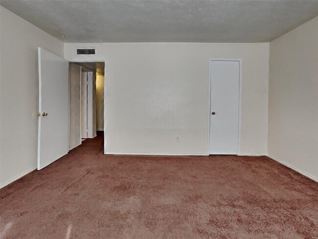Building Photo - 14006 Pinewest Ct