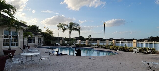 Building Photo - 5001 Wiles Rd