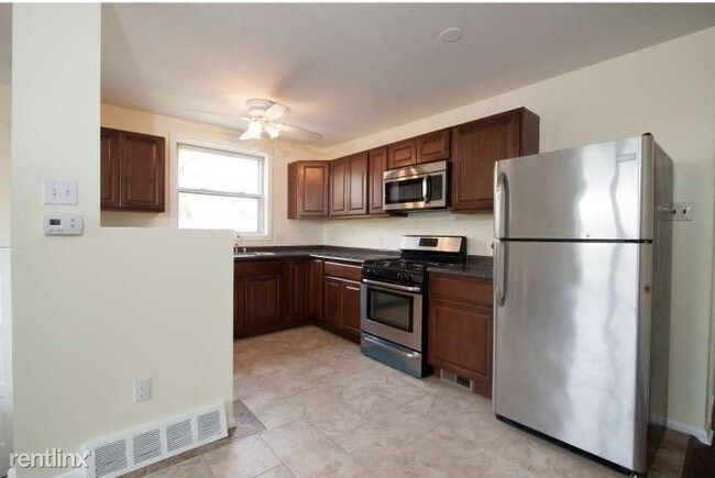 Building Photo - 2 br, 2 bath  - 7611 Langdon St # 2